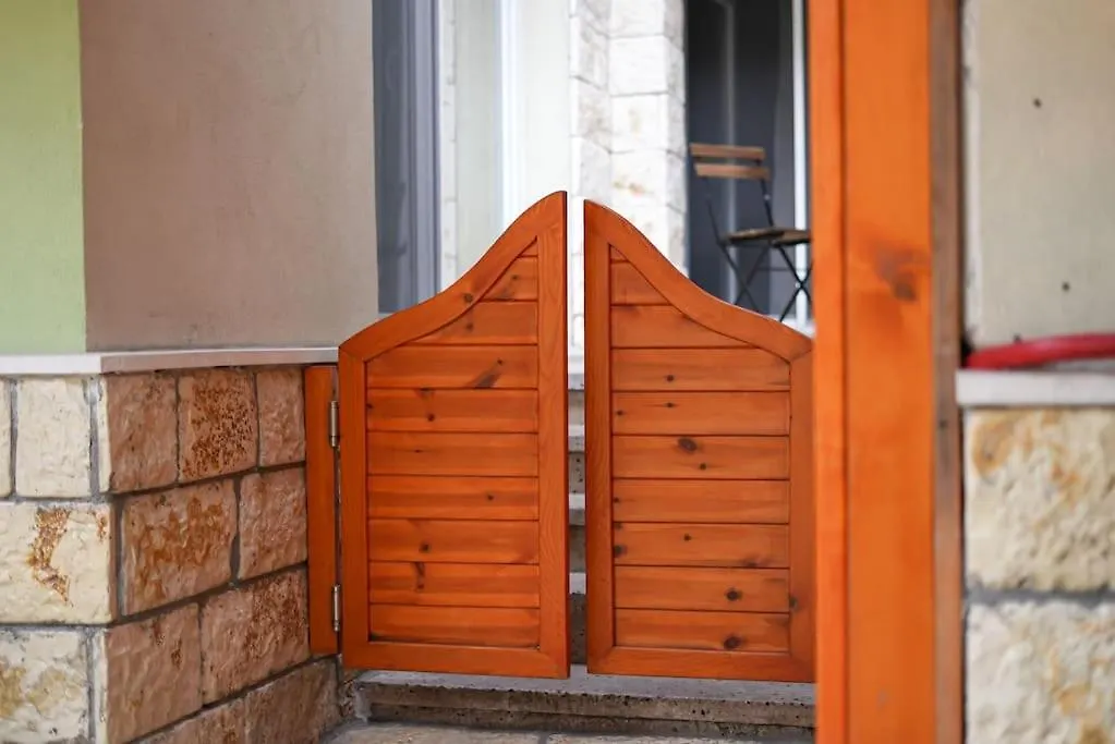 Grandpa House - Studio App.2 Tirana 0*,