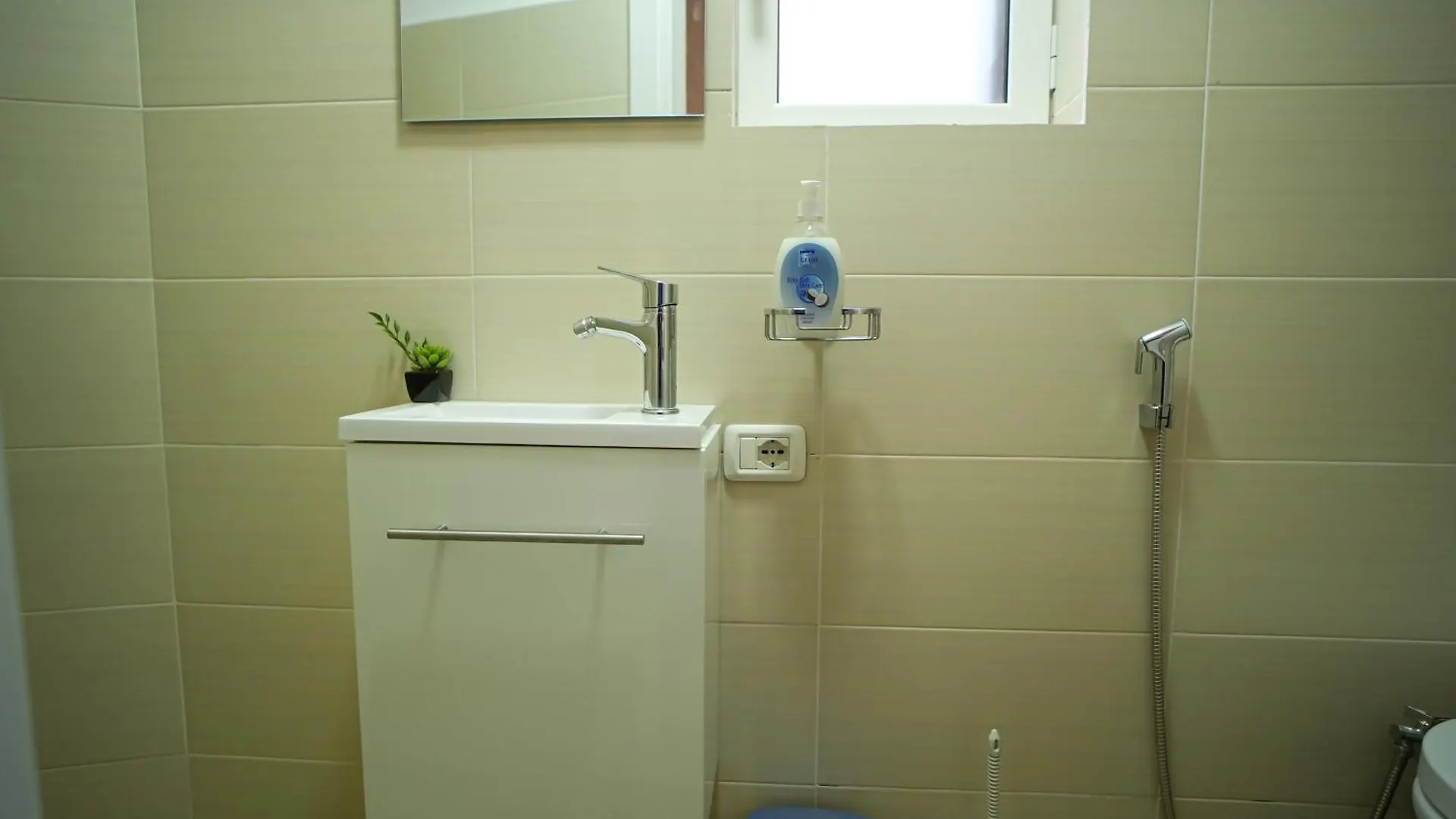 Grandpa House - Studio App.2 Tirana Apartment