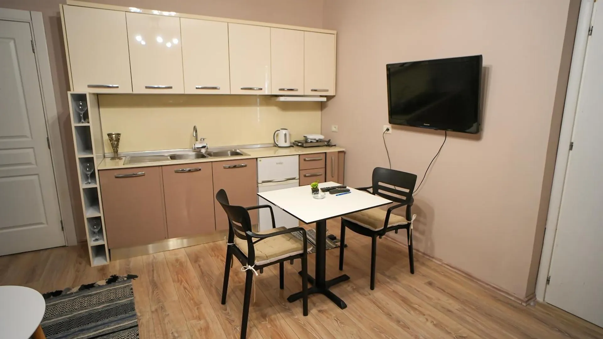 Grandpa House - Studio App.2 Tirana Apartment