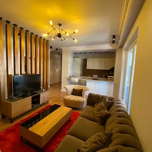 Mel's Place , Tirana Albanie